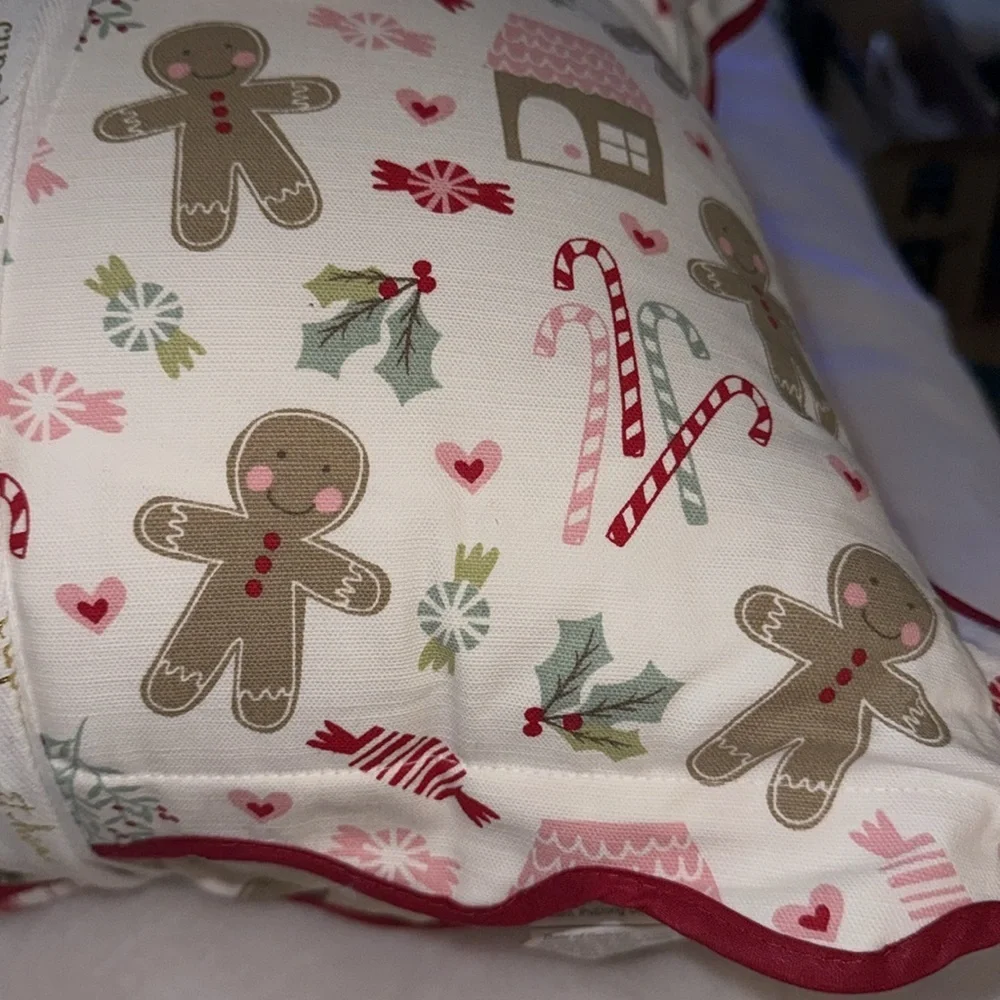 2pk 18x18 Cupcake and Cashmere Sweet Treats Gingerbread Christmas Pillows
